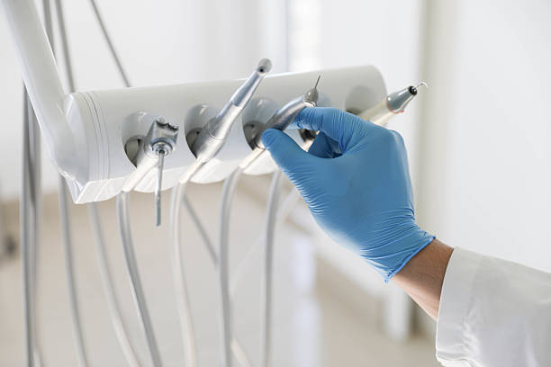 Professional Tooth Extraction technician working in Grosse Pointe Park, MI